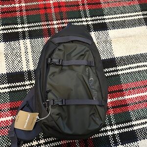 Patagonia Atom sling black
